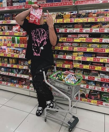 SYNAWORLD-PLAYER-TEE-BLACK 粉色兔子印花短袖 SY-130