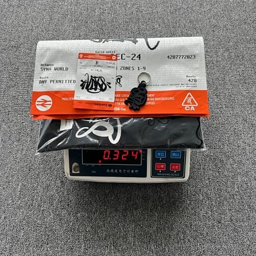 SYNAWORLD HALO PRINTED TEE-BLACK/WHITE 胸前S白印花 黑色短袖 SY-140