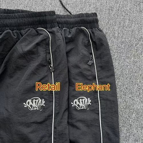 SYNA TRACK PANT--BLACK/REFLECTION 反光印花嵌条 梭织长裤 黑色面料 SY-175